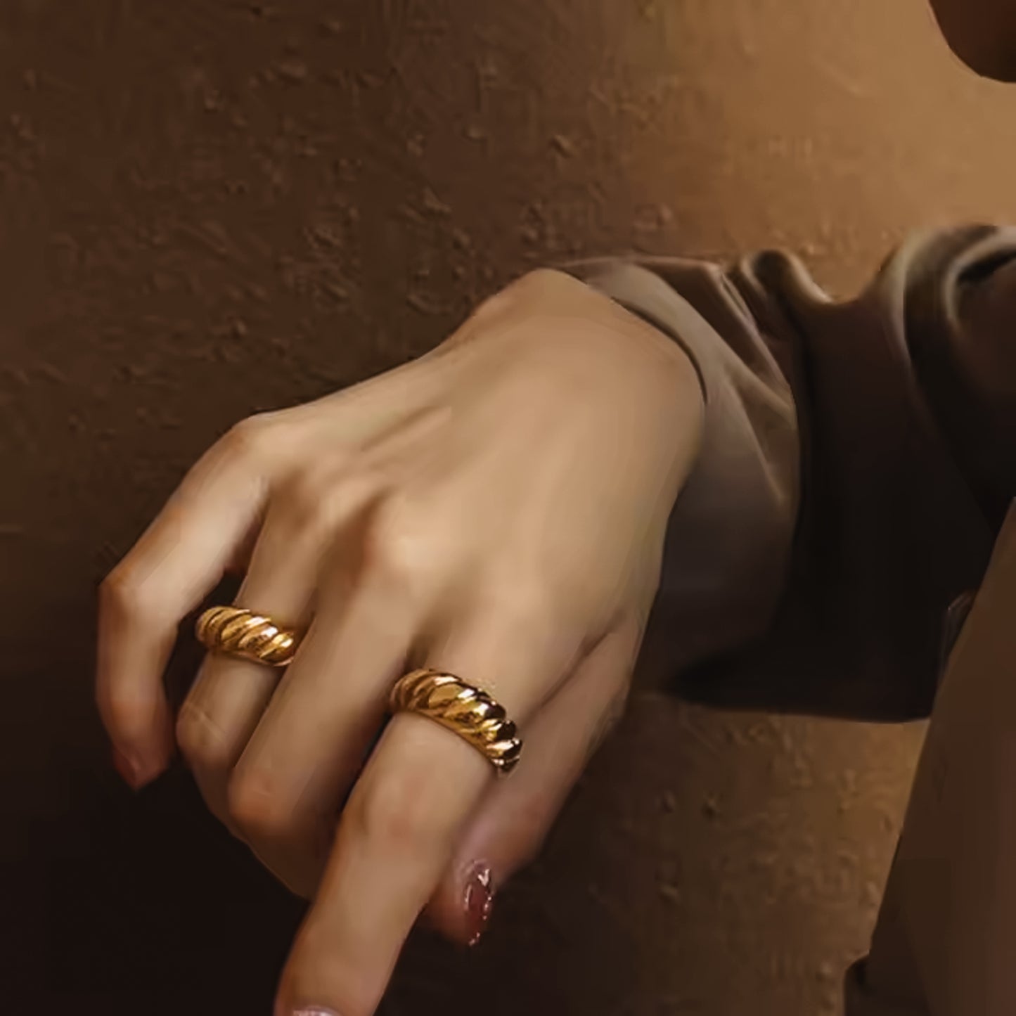 Serpentine Curve Ring