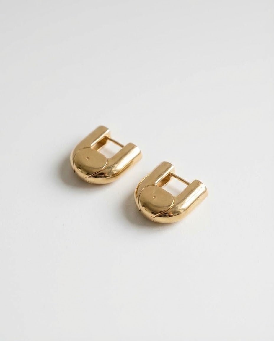 Stud, hoop and huggie earrings: identify and choose the best style for you - Luzza Studio