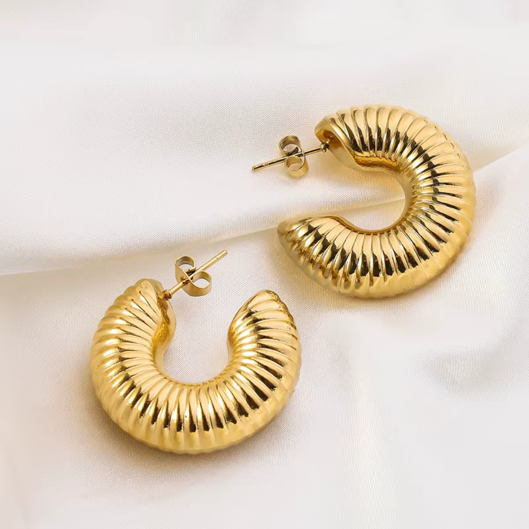 Riviera Hoops – Ribbed Gold Curves
