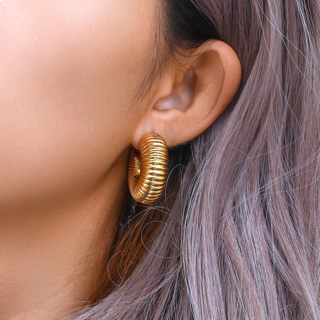 Riviera Hoops – Ribbed Gold Curves