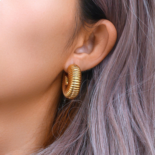 Riviera Hoops – Ribbed Gold Curves