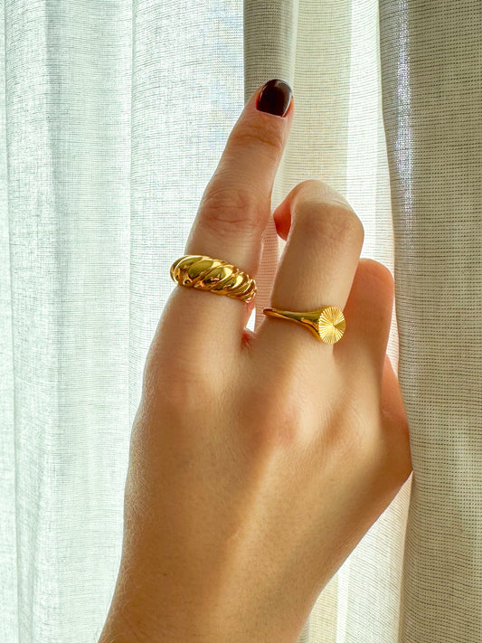 Serpentine Curve Ring