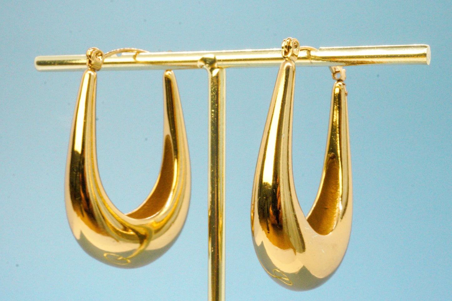 Élan Earrings – Gold Teardrop Hoop Earrings - Luzza Studio