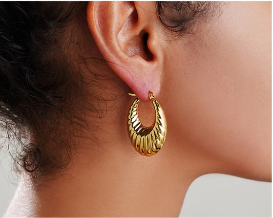 Solène Earrings – Vintage gold drop earrings worn on model, styled by Luzza Studio
