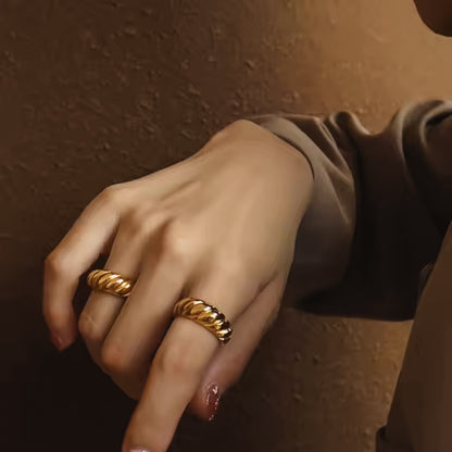 Serpentine Curve Ring